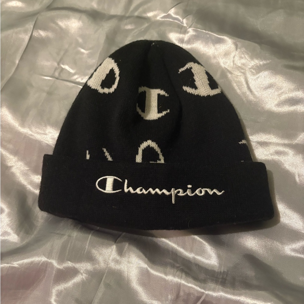 🆕ChampionReversible Black and White Beanie Hat